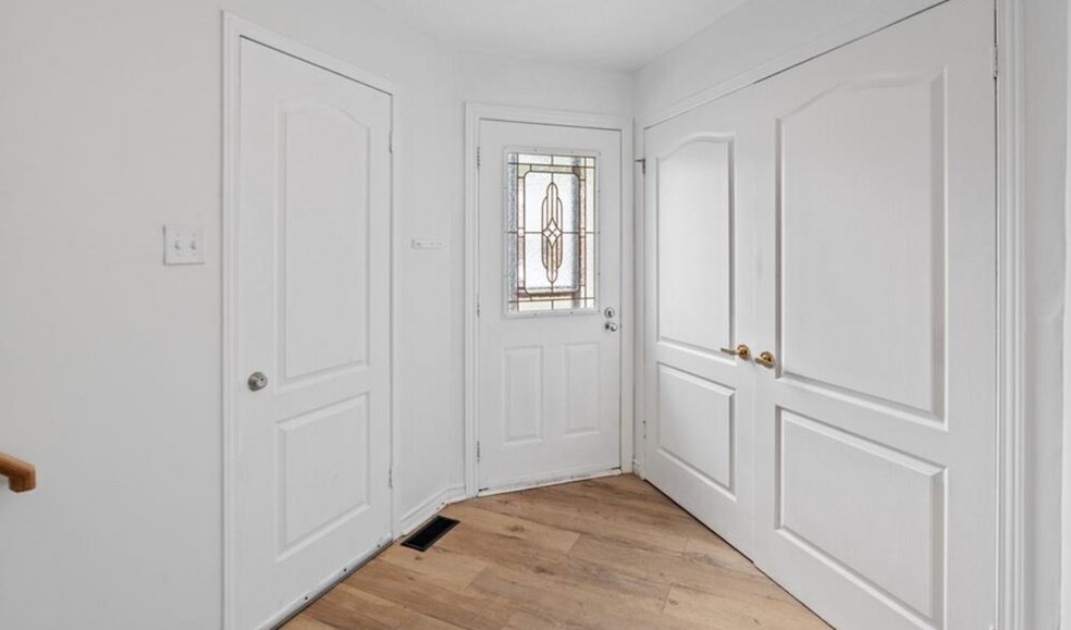 195 Main St, Lucan Biddulph, ON à vendre - Photo intérieure - Image 3 de 34