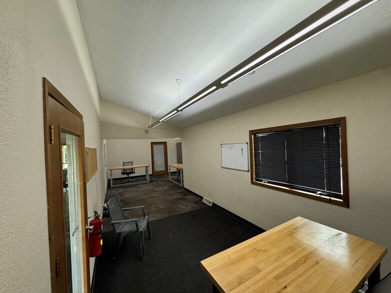 W229N2573 Duplainville Rd, Waukesha, WI à louer - Photo du bâtiment - Image 3 de 21