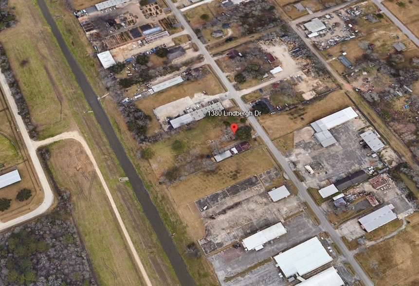 1380 Lindbergh Dr, Beaumont, TX for sale - Building Photo - Image 2 of 12