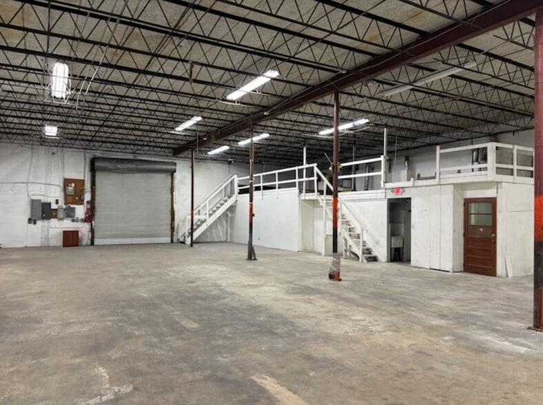 3000 NW 23rd Ave, Oakland Park, FL for lease - Building Photo - Image 3 of 6