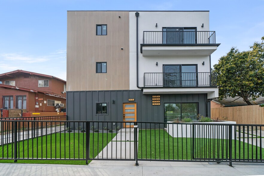 913 N Hobart Blvd, Los Angeles, CA à vendre - Photo du bâtiment - Image 2 de 41