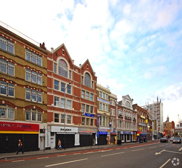 128 Whitechapel Rd, Londres à louer - Photo du bâtiment - Image 2 de 3