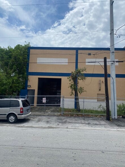 2720 W 3rd ct, Hialeah, FL for lease - Building Photo - Image 1 of 21
