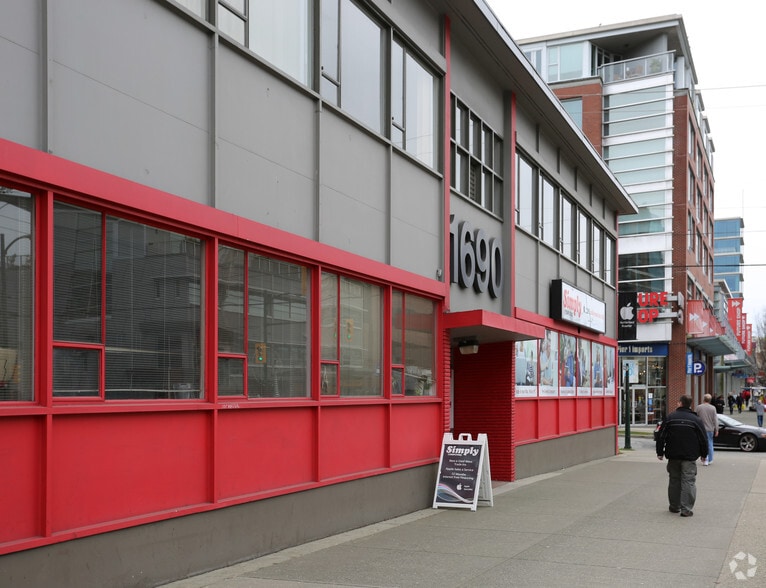 1690 W Broadway, Vancouver, BC à louer - Photo du bâtiment - Image 3 de 12