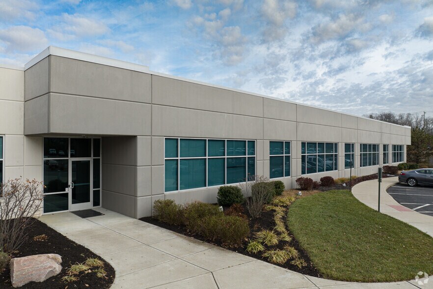 9655 Reading Rd, Cincinnati, OH à louer - Photo du bâtiment - Image 3 de 5