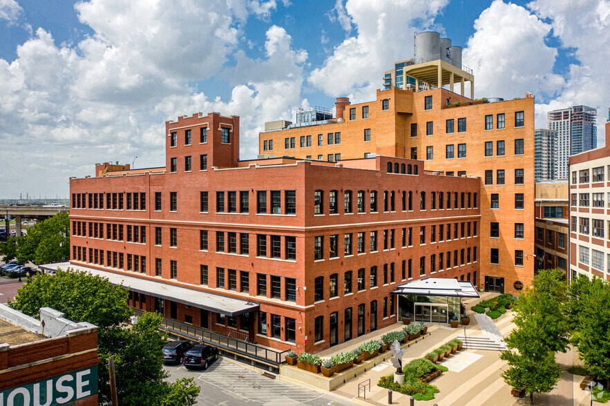 603 Munger Ave, Dallas, TX for lease - Primary Photo - Image 1 of 67