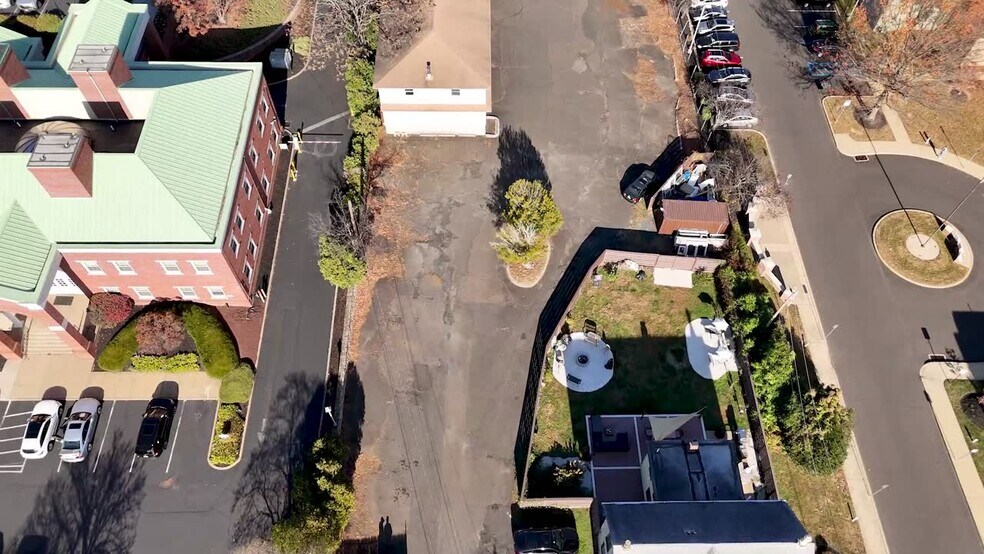 657 Red Lion Rd, Huntingdon Valley, PA à vendre - Vidéo sur l’inscription commerciale - Image 2 de 43