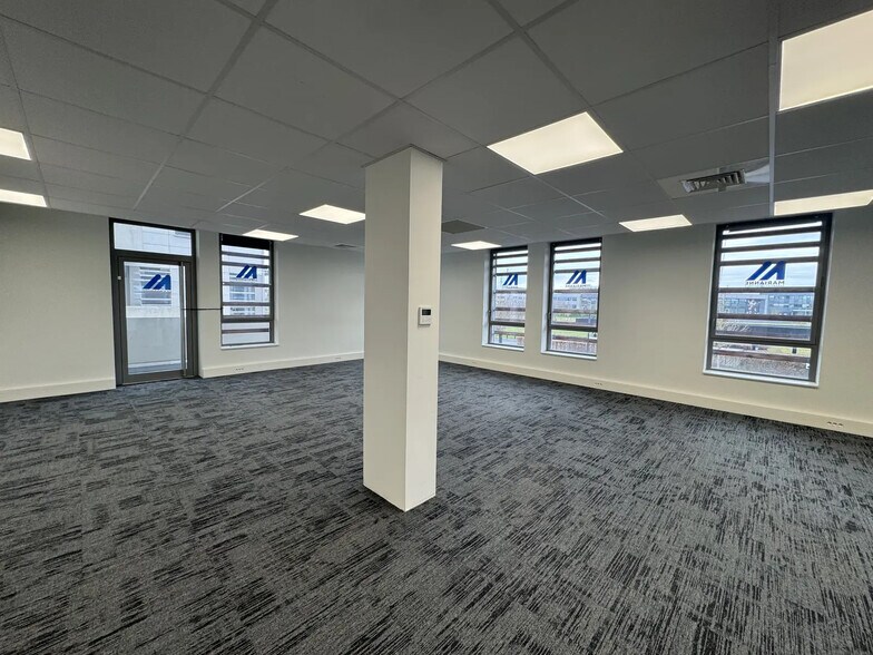 Office in Reims for lease - Interior Photo - Image 2 of 3