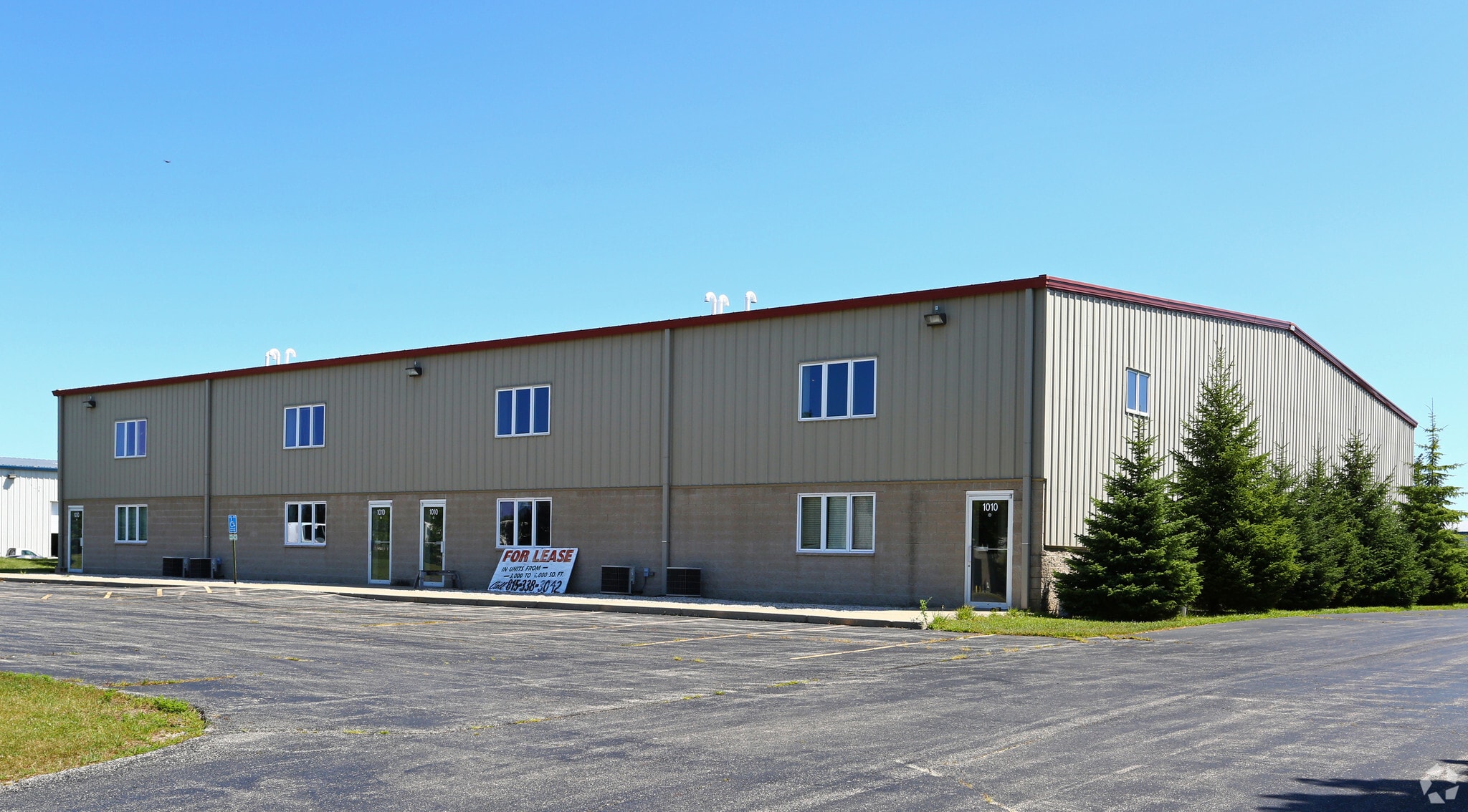 1010 Trakk Ln, Woodstock, IL for lease Primary Photo- Image 1 of 5