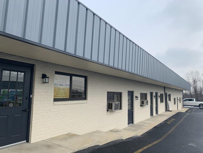 Plus de détails pour 6130 Old Jonestown Rd, Harrisburg, PA - Local d'activités à louer