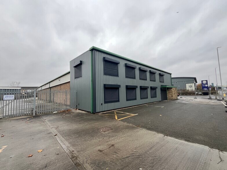 11 Pontefract Ln, Leeds à louer - Photo du bâtiment - Image 2 de 4
