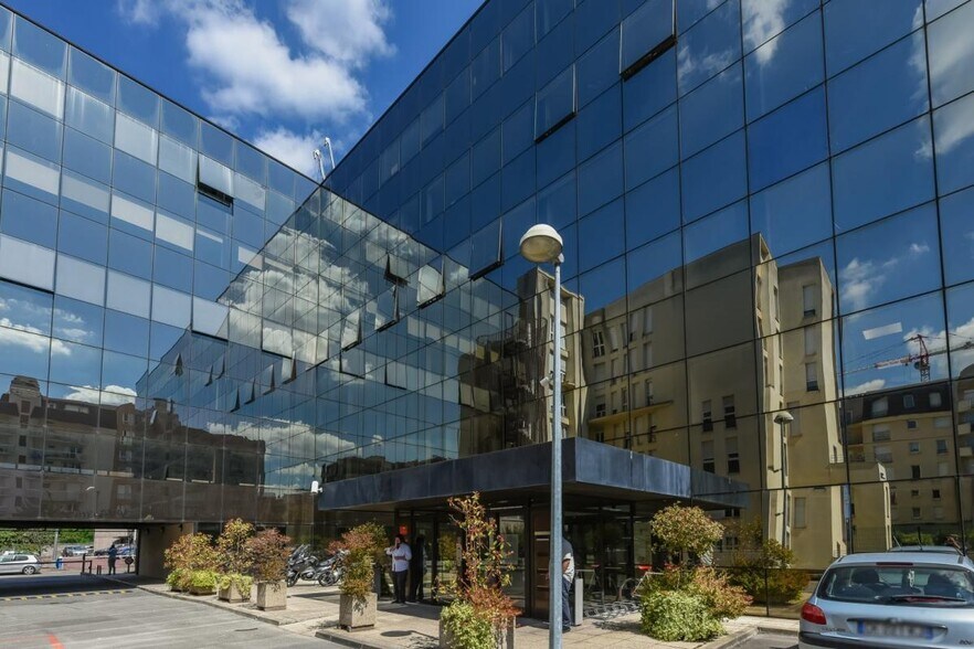 1 Rue De La Croix Des Maheux, Cergy à louer - Photo du bâtiment - Image 2 de 12