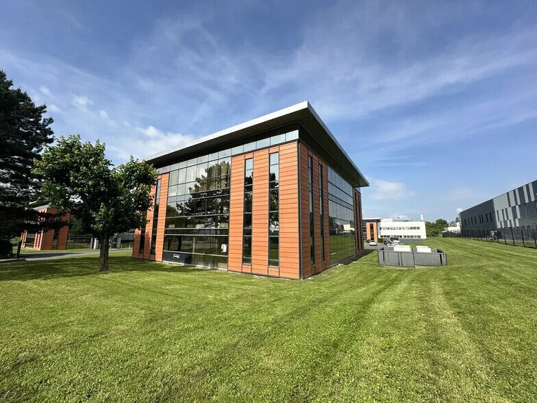 Office in Reims for lease - Building Photo - Image 1 of 8