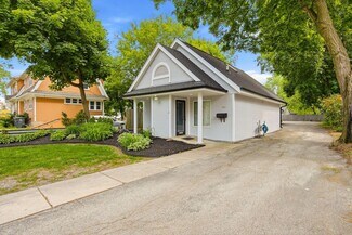 More details for 411 W Wisconsin Ave, Oconomowoc, WI - Office for Lease