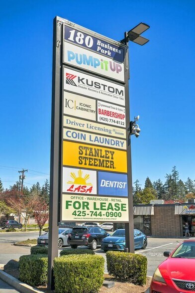 18023 Highway 99, Lynnwood, WA à louer - Photo du bâtiment - Image 2 de 22