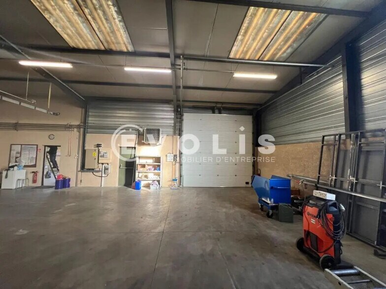 Office in Arnas for lease - Interior Photo - Image 3 of 7