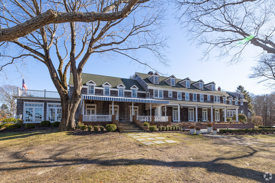 108 S Ram Island Dr, Shelter Island Heights, NY for sale - Primary Photo - Image 1 of 1