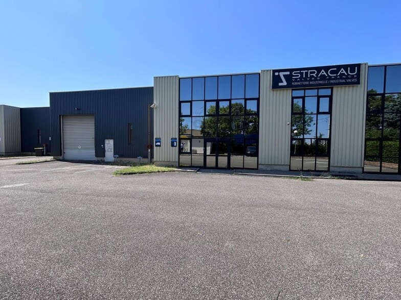 23 Rue Des Freres Lumiere, Genas for lease - Building Photo - Image 1 of 7