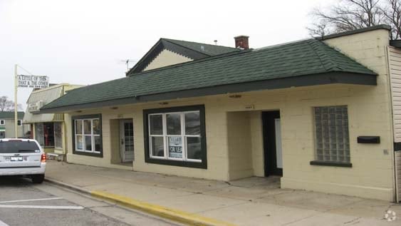3325-3327 W Elm St, McHenry, IL for lease Primary Photo- Image 1 of 3