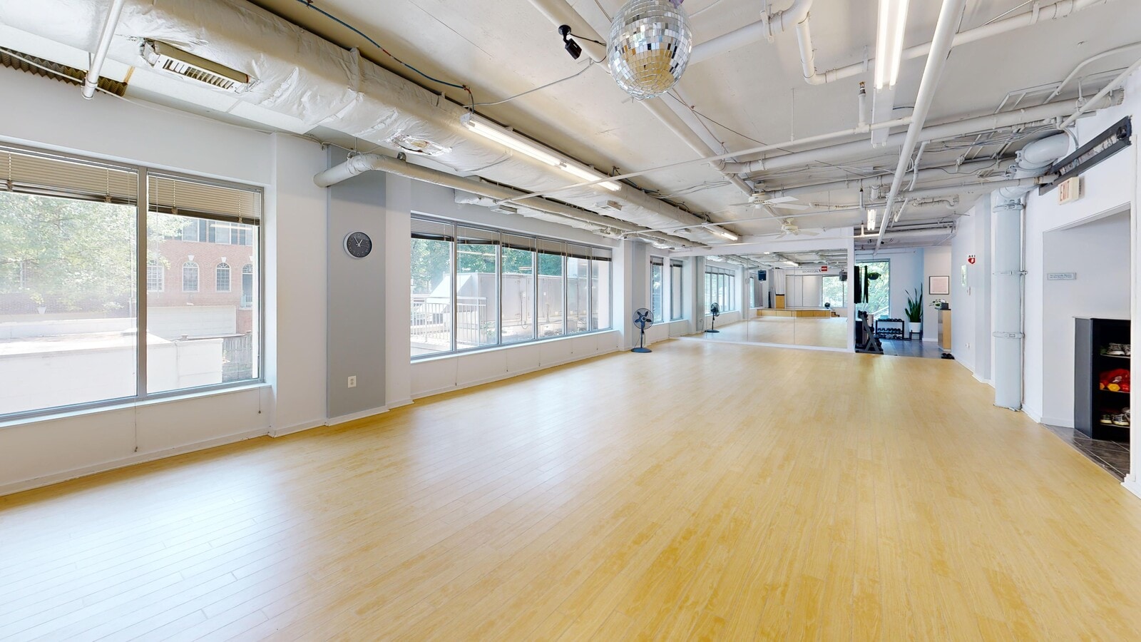 513 W Broad St, Falls Church, VA 22046 - Unité 230 - - Photo intérieure - Image 2 of 8