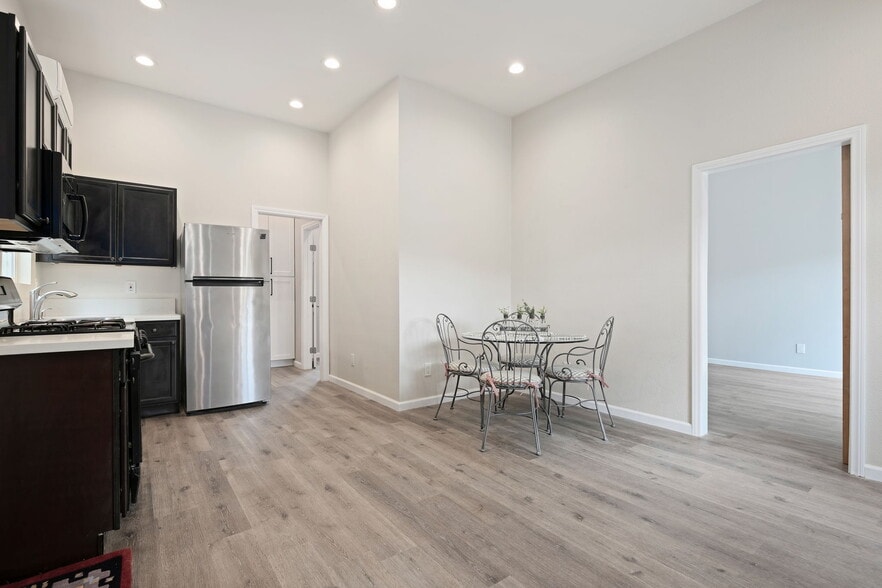 2701 Barry St, Camarillo, CA à vendre - Photo du bâtiment - Image 2 de 36