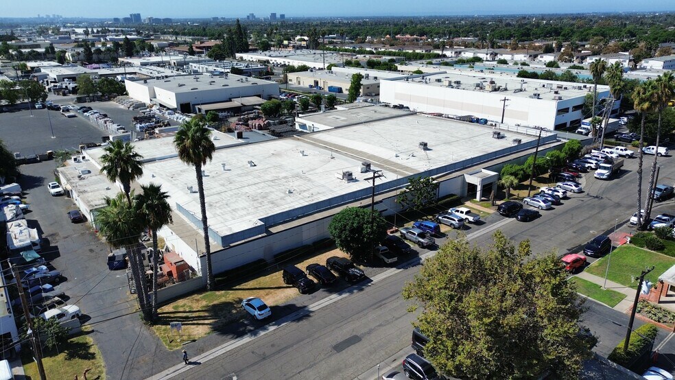 1300 E Wakeham Ave, Santa Ana, CA for lease - Building Photo - Image 1 of 4