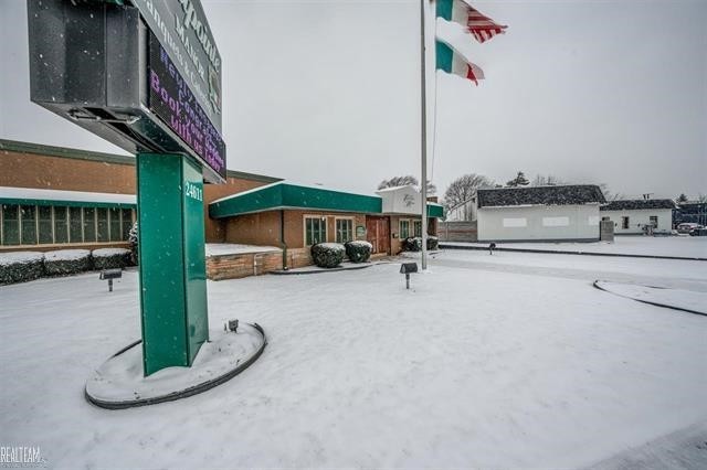 24611 Gratiot Ave, Eastpointe, MI à louer - Photo du bâtiment - Image 3 de 50