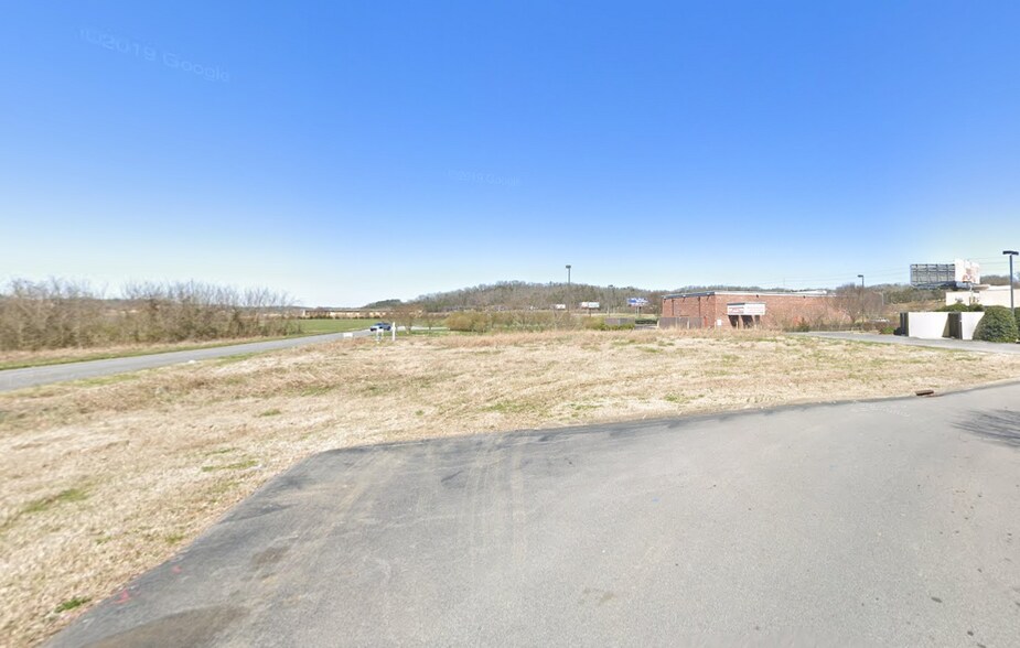 702 Winfield Dunn Pky, Sevierville, TN à louer - Photo du bâtiment - Image 2 de 4