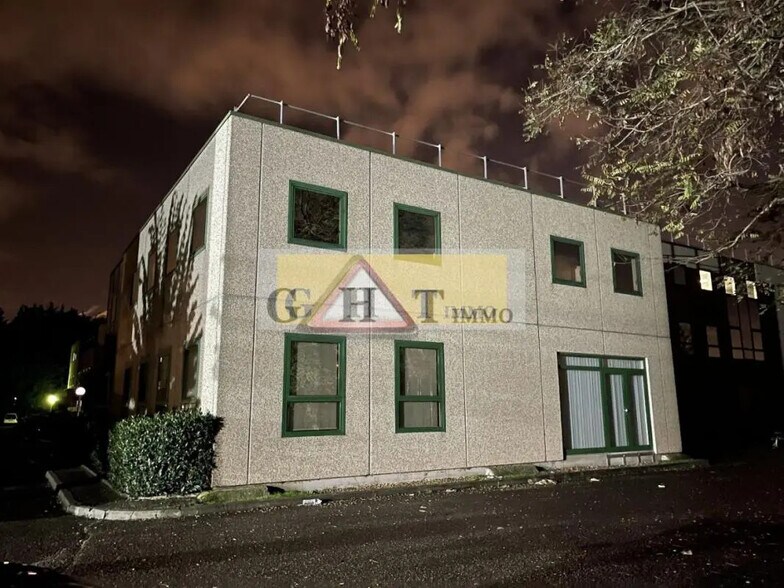 Bureau dans Viry-Châtillon à louer - Photo du bâtiment - Image 3 de 5