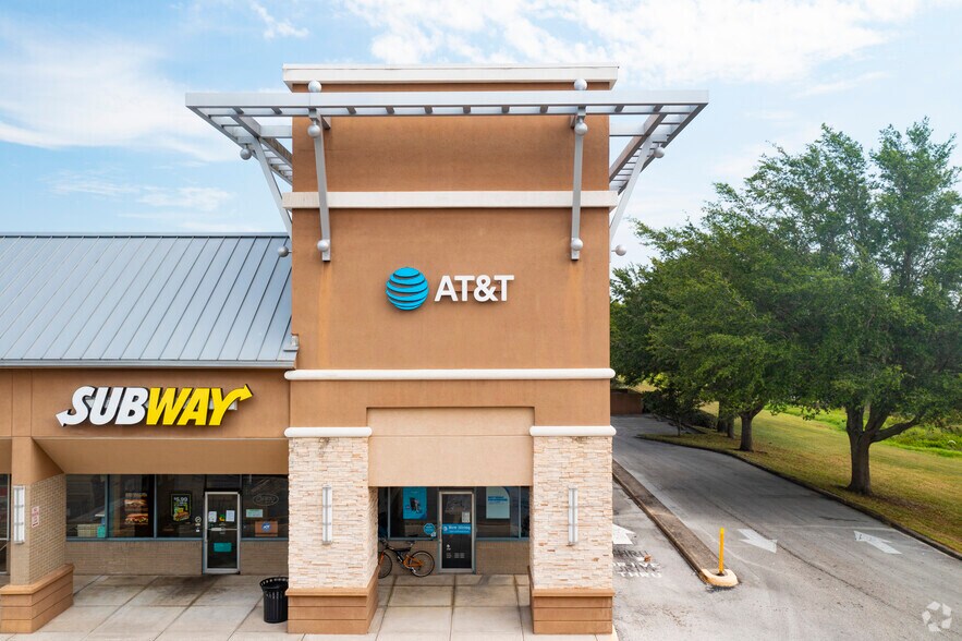 1930 State Route 60 E, Valrico, FL à louer - Photo du bâtiment - Image 3 de 25