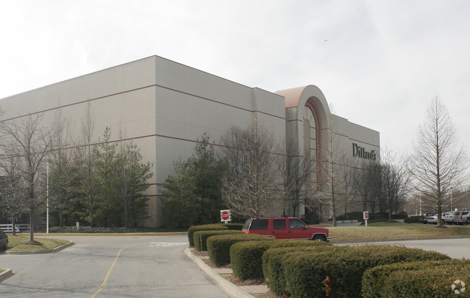 5000 Shelbyville Rd, Louisville, KY for lease - Building Photo - Image 2 of 8
