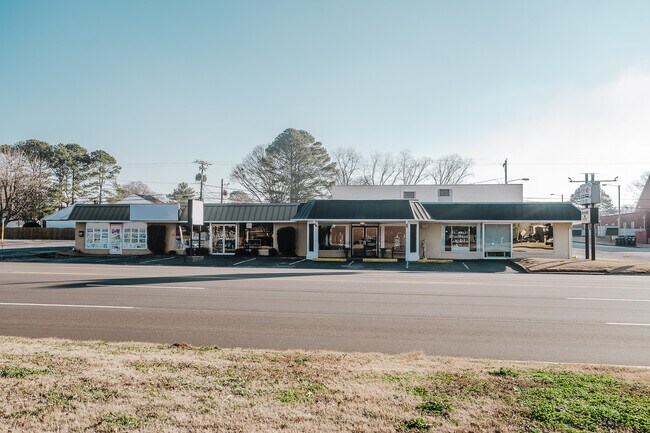More details for 709-713 Woodward Ave, Muscle Shoals, AL - Retail for Sale