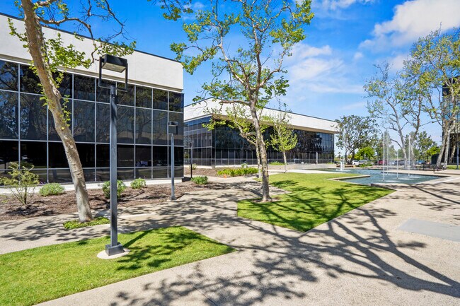 Plus de détails pour 23421 S Pointe Dr, Laguna Hills, CA - Bureau à louer