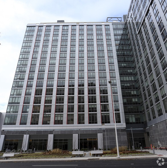 57 Bank St, White Plains, NY à louer - Photo du bâtiment - Image 2 de 102