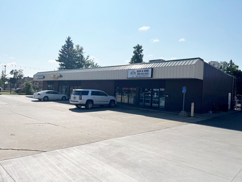 2623-2627 W Michigan Ave, Kalamazoo, MI for lease - Building Photo - Image 1 of 4