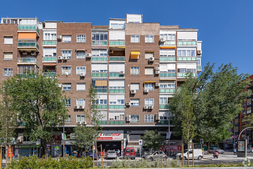 Retail in Madrid, Madrid for lease - Building Photo - Image 2 of 2