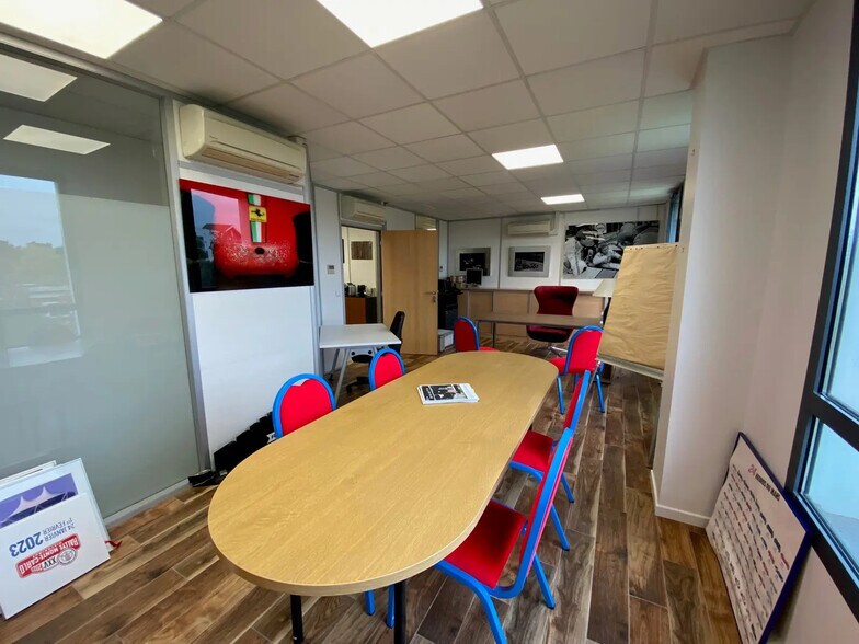 Office in Croissy-sur-Seine for lease - Building Photo - Image 3 of 10