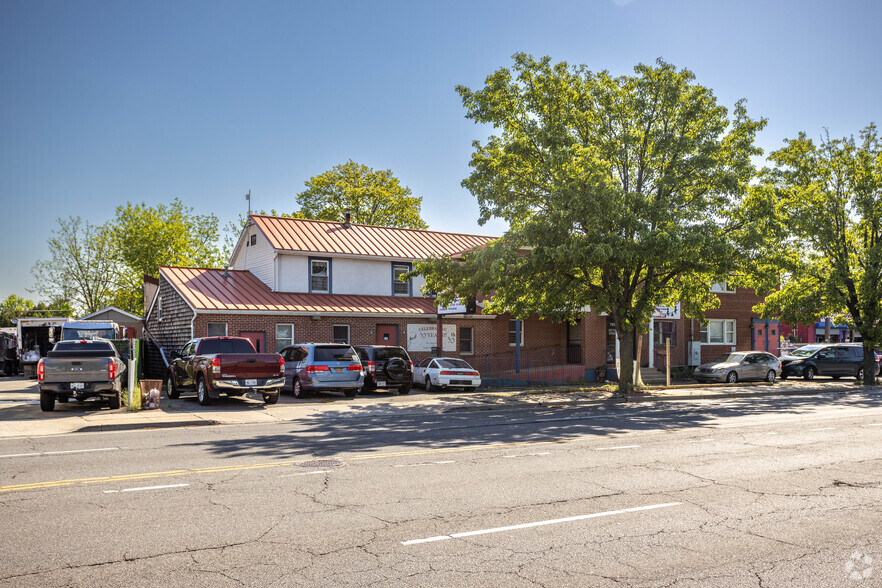 705 Nassau Rd, Uniondale, NY à vendre - Photo principale - Image 1 de 1