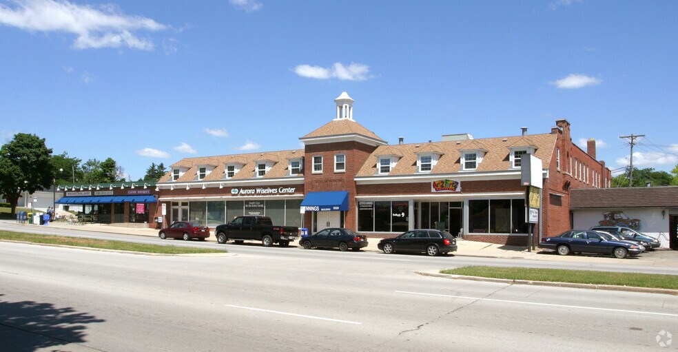 8320 W Bluemound Rd, Milwaukee, WI à louer - Photo du bâtiment - Image 2 de 6