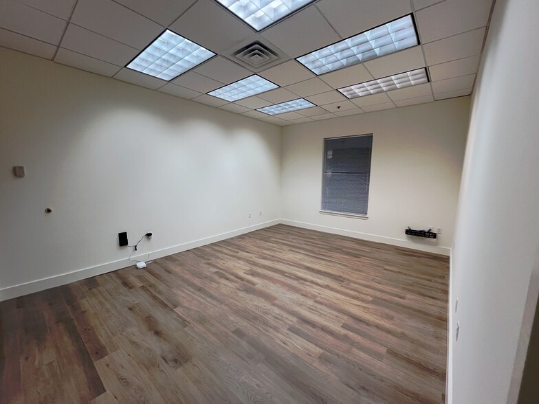 701 E High St, Charlottesville, VA à louer - Photo du bâtiment - Image 2 de 8