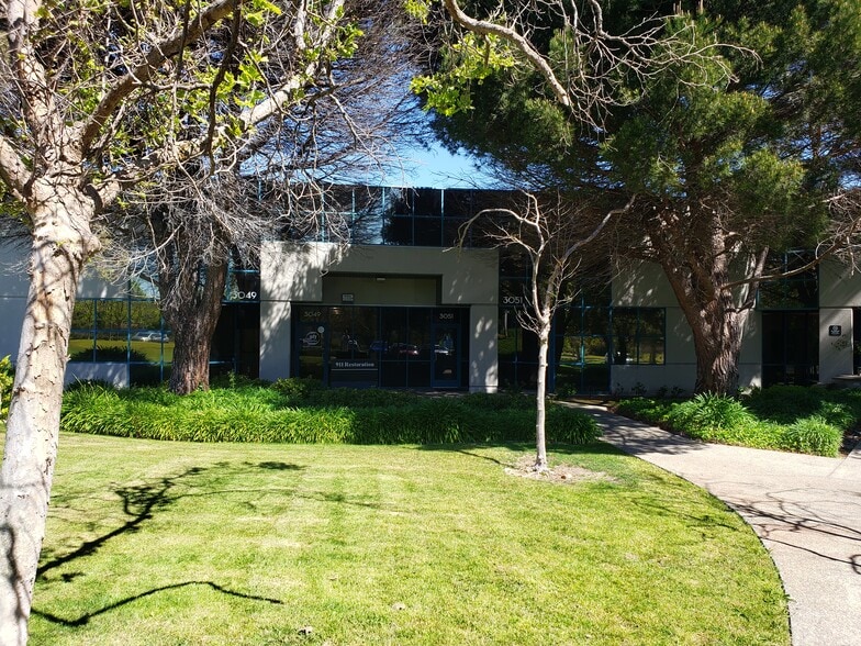 3043-3053 Research Dr, Richmond, CA à vendre - Photo du bâtiment - Image 2 de 8
