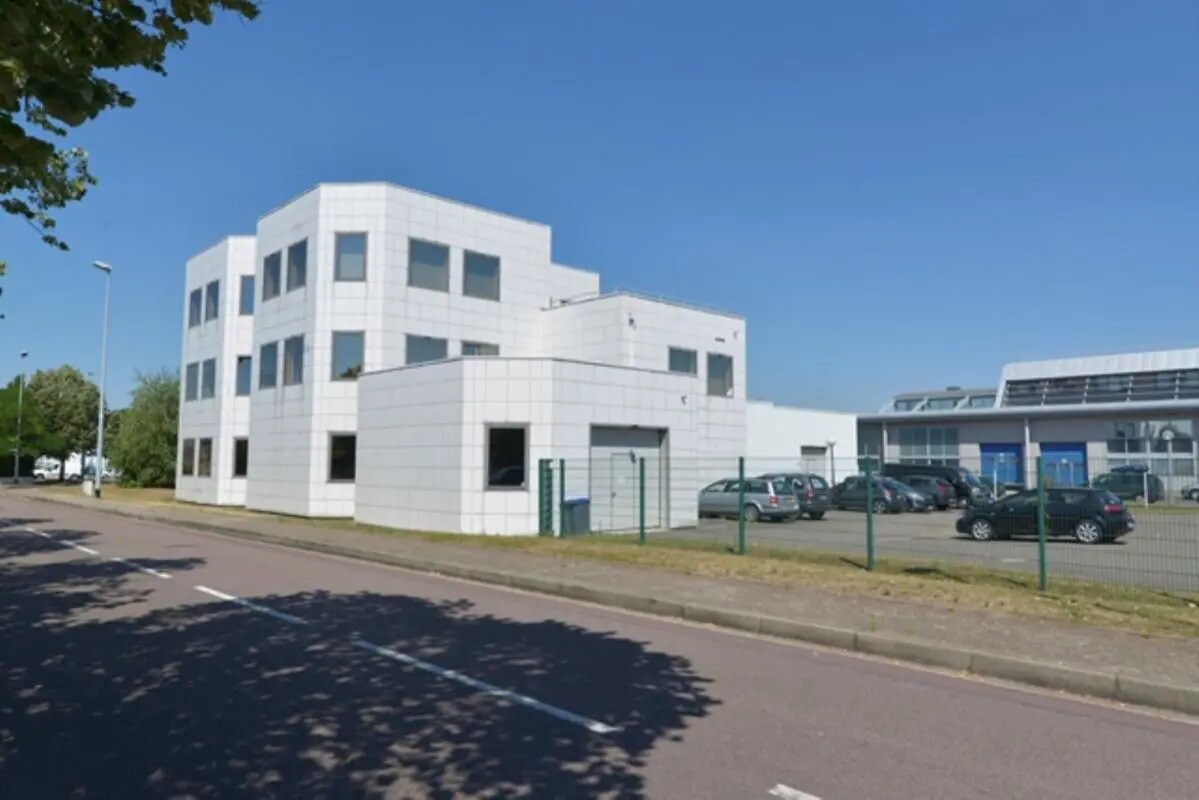 Office in Poissy for lease Building Photo- Image 1 of 14