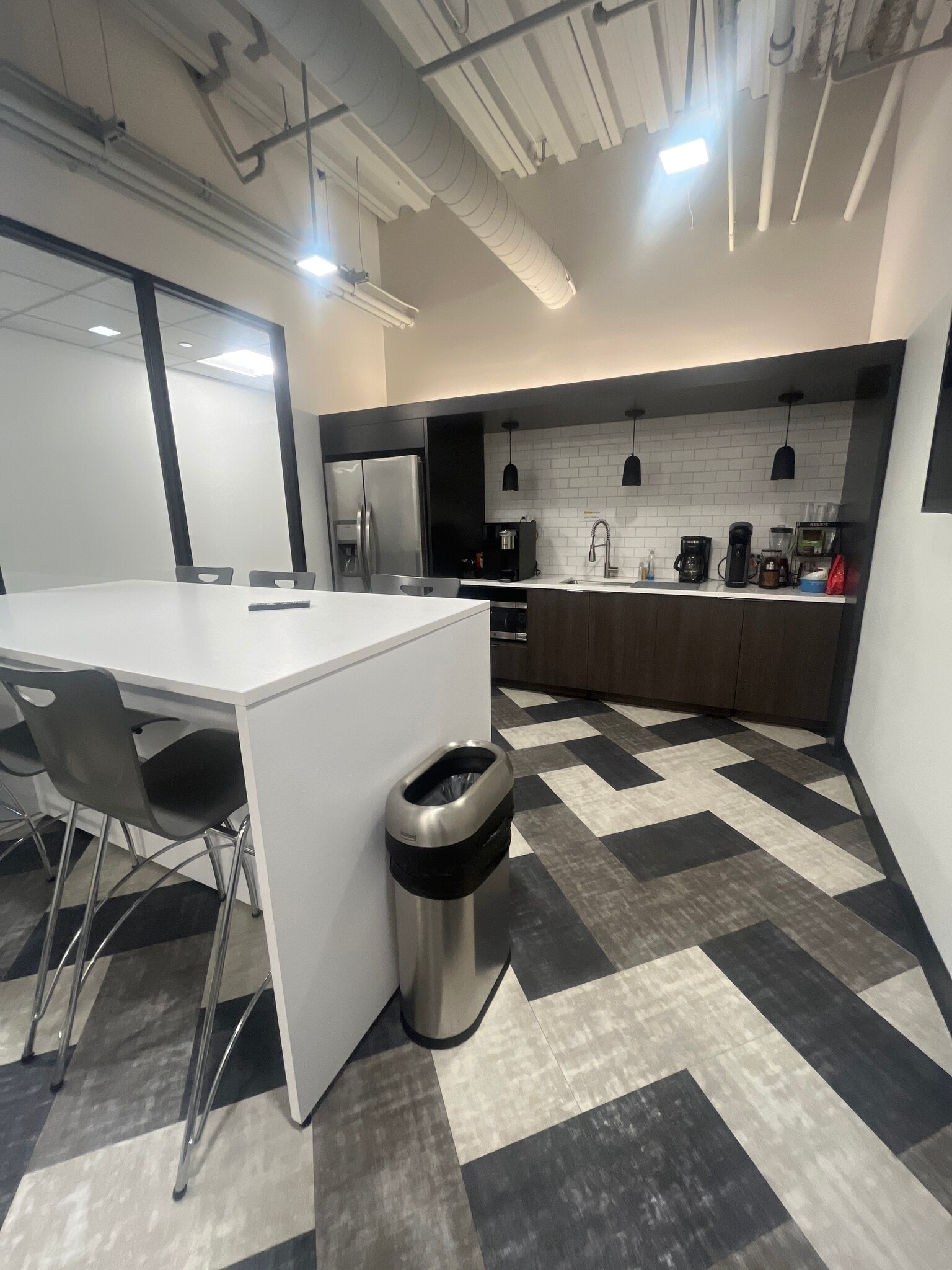 425 S Financial Pl, Chicago, IL for lease Building Photo- Image 1 of 4