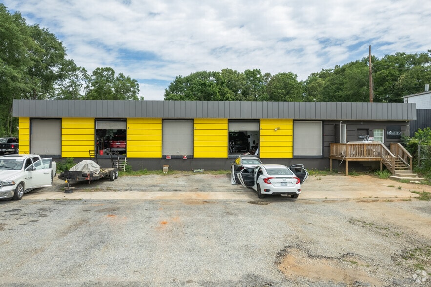 860 W Main St, Spartanburg, SC for sale - Building Photo - Image 3 of 36