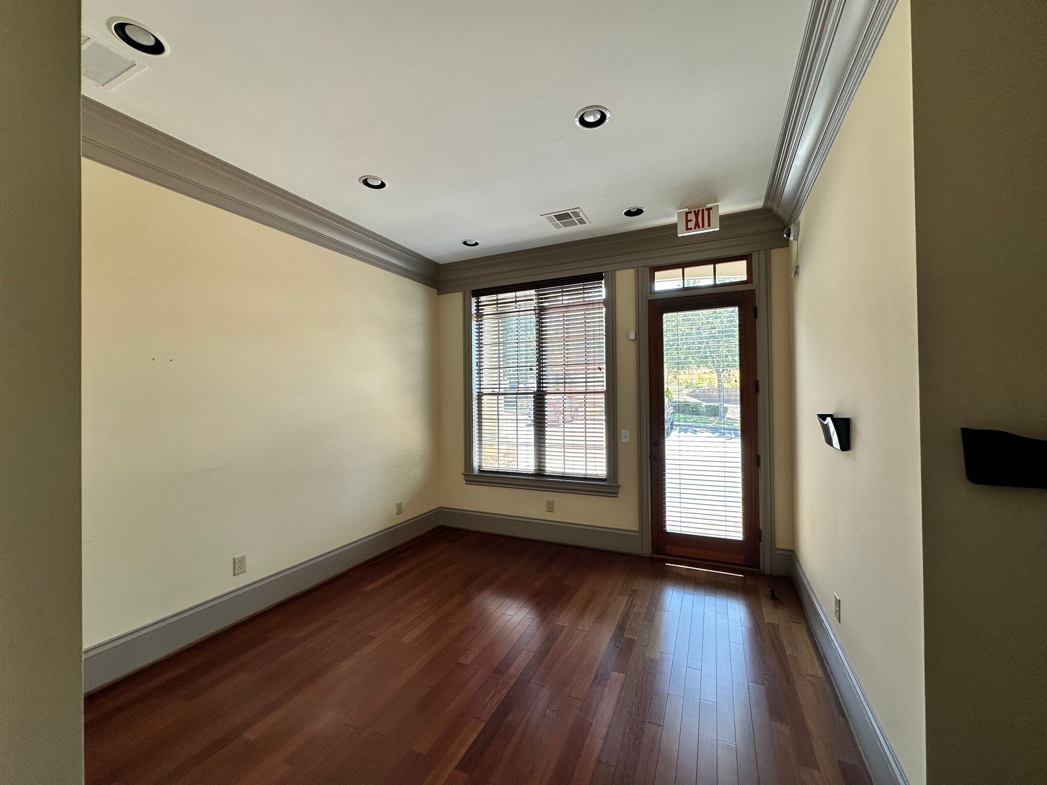 514 W Maple St, Cumming, GA for lease Interior Photo- Image 1 of 5