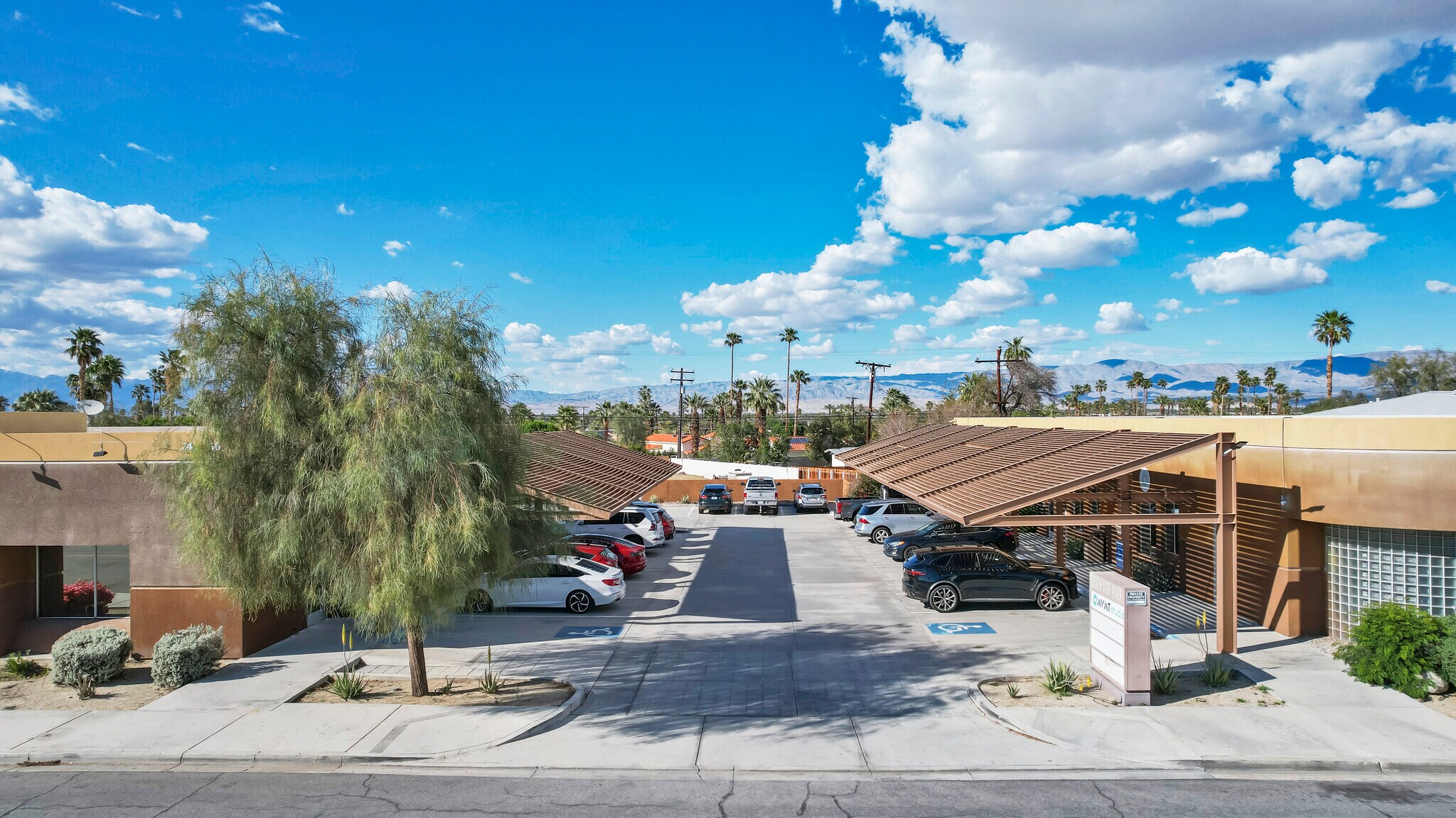 74350 Alessandro Dr, Palm Desert, CA à louer Photo du bâtiment- Image 1 de 14