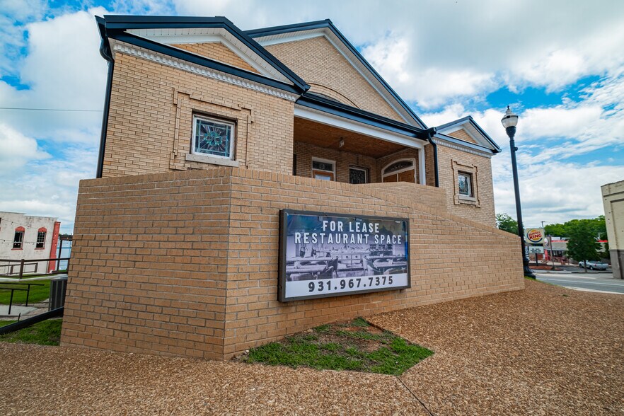 117 1st Ave NE, Winchester, TN à vendre - Photo du bâtiment - Image 2 de 9