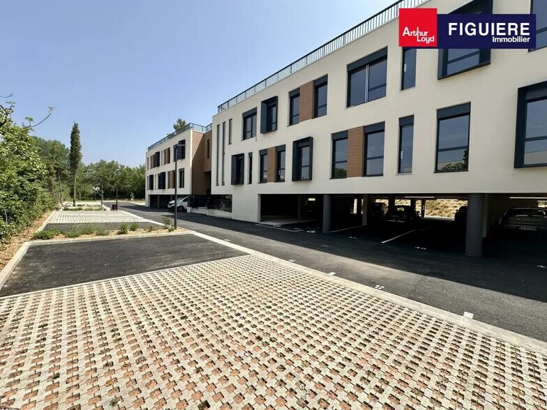 Office in Meyreuil for lease - Building Photo - Image 1 of 15