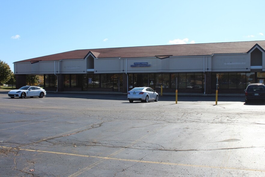 7025 E Michigan Ave, Saline, MI for lease - Building Photo - Image 2 of 13