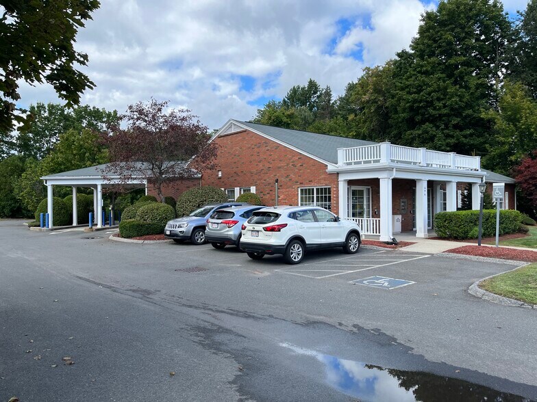 494 Newton St, South Hadley, MA à louer - Photo du bâtiment - Image 1 de 6